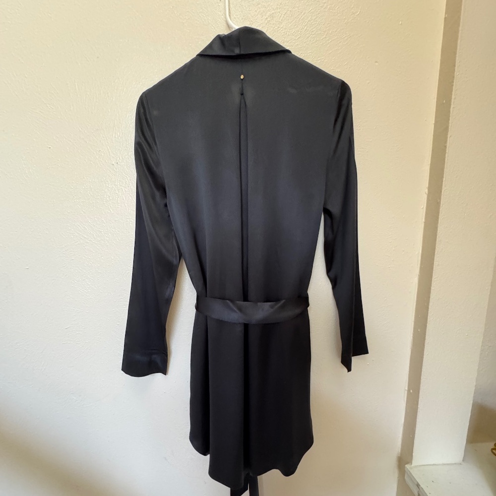Cuyana Washable Charmeuse Robe - Picture 6 of 10